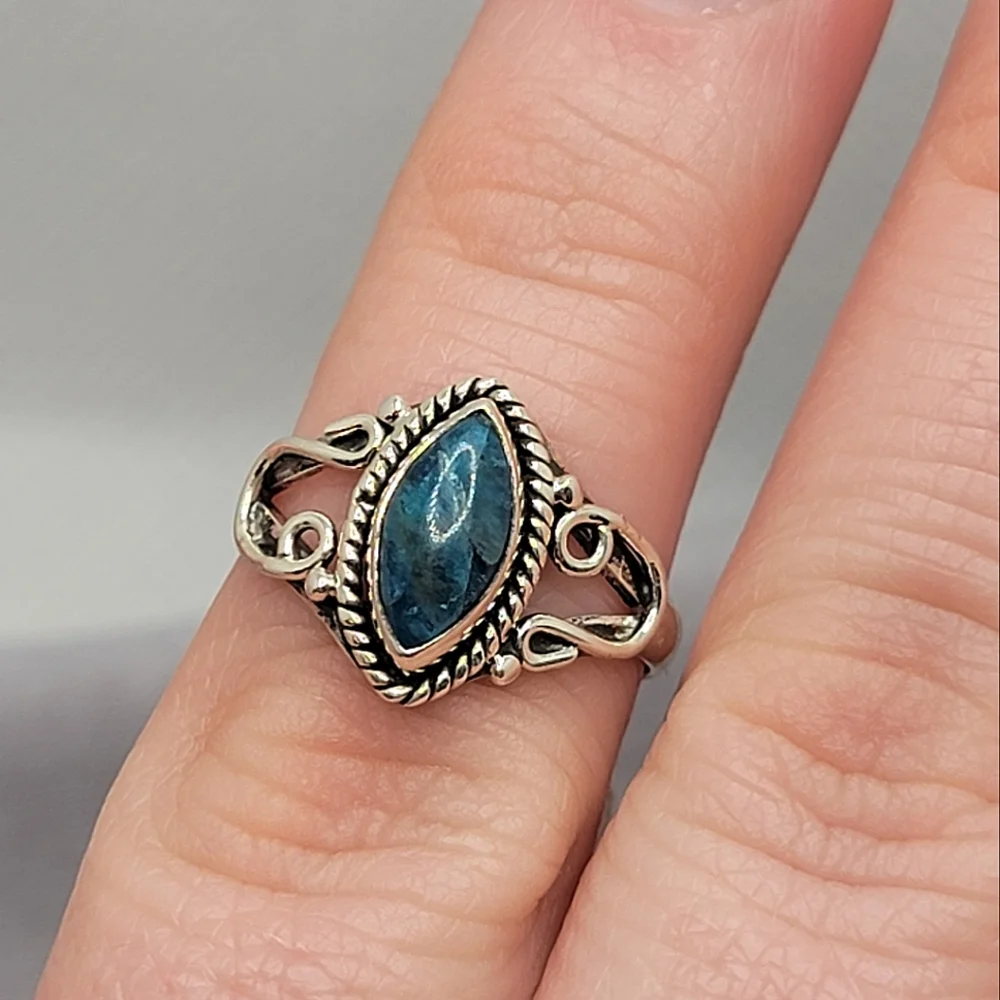 Blue Apatite Sterling Silver Horseshoe Ring Signed Size 7